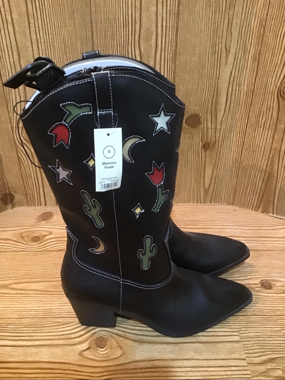 NWT Women's Black Embroidered Star Western Boots